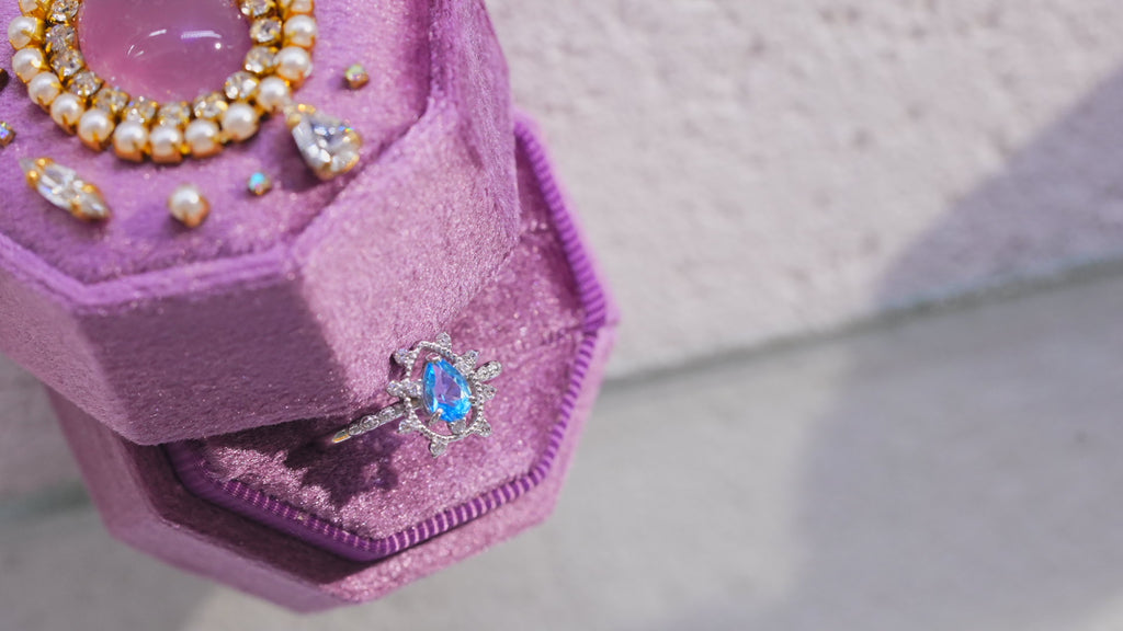 【Blue Topaz】ブルートパーズ　ソルペアシェイプリング 【Sol pearshape Ring】