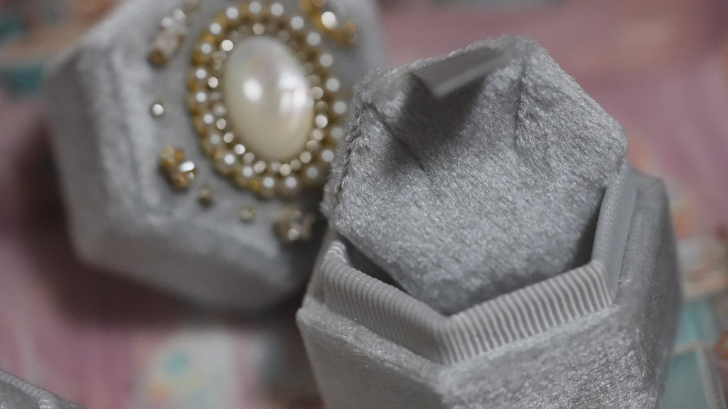 【ホワイトシェル＆パウダーグレー】ホワイトシェル　国賓ボックス【White Shell&Poeder Gray/Hexagon ring box】