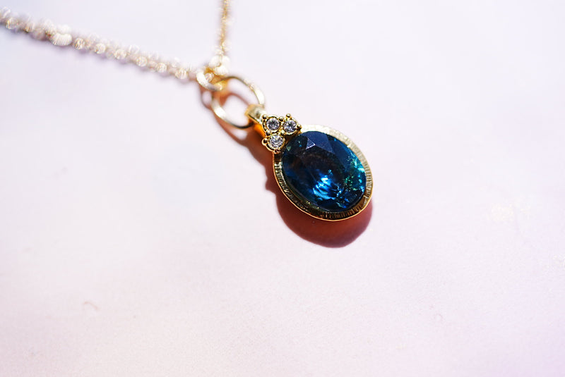 【11月誕生石】ロンドンブルートパーズ　アミュレット　オーバルネックレス【London Blue Topaz/Amulet Oval necklace】
