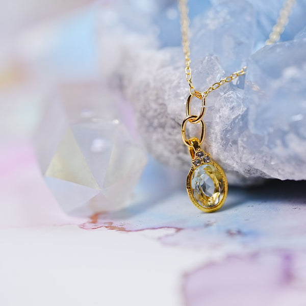 クリスタル　アミュレット　オーバルネックレス【Crystal/Amulet Oval necklace】