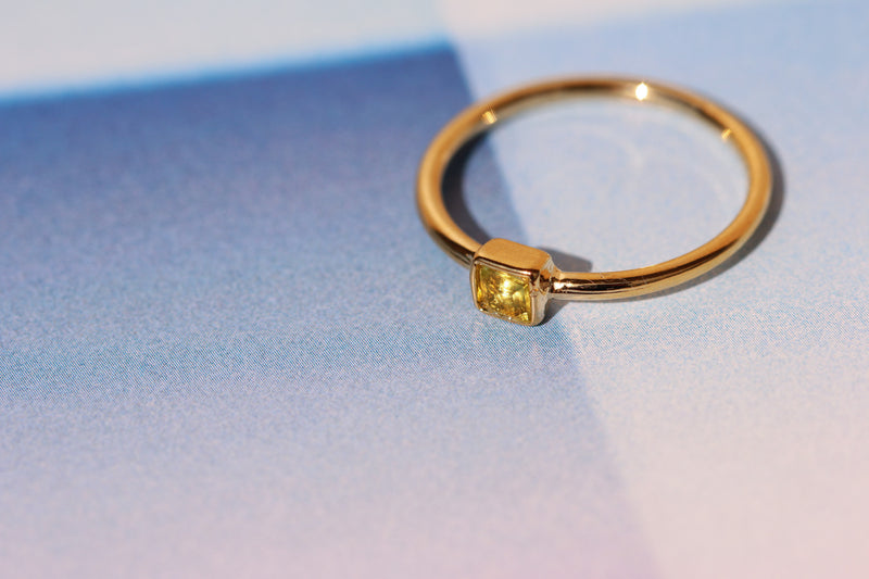【Video/8月誕生石】ペリドット　スクエアSマリーリング【Peridot/Faceted square small ring】